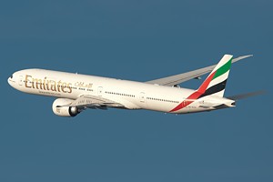 Emirates B777-300 A6-ECG_1