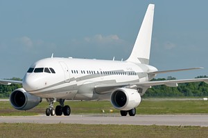 Global Jet A319 LX-GJC_1