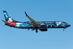 WestJet Boeing 737-800 C-GWSZ