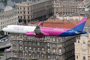 Wizz Air A321 HA-LXD