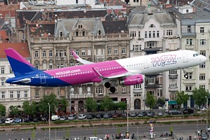 Wizz Air A321 HA-LXD