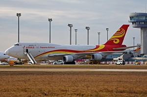 Yangtze River Express Boeing 747-400 B-2432