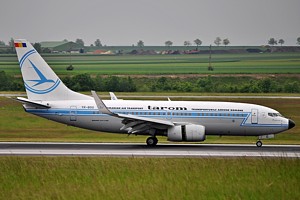 Boeing 737-700 (YR-BGG)_1